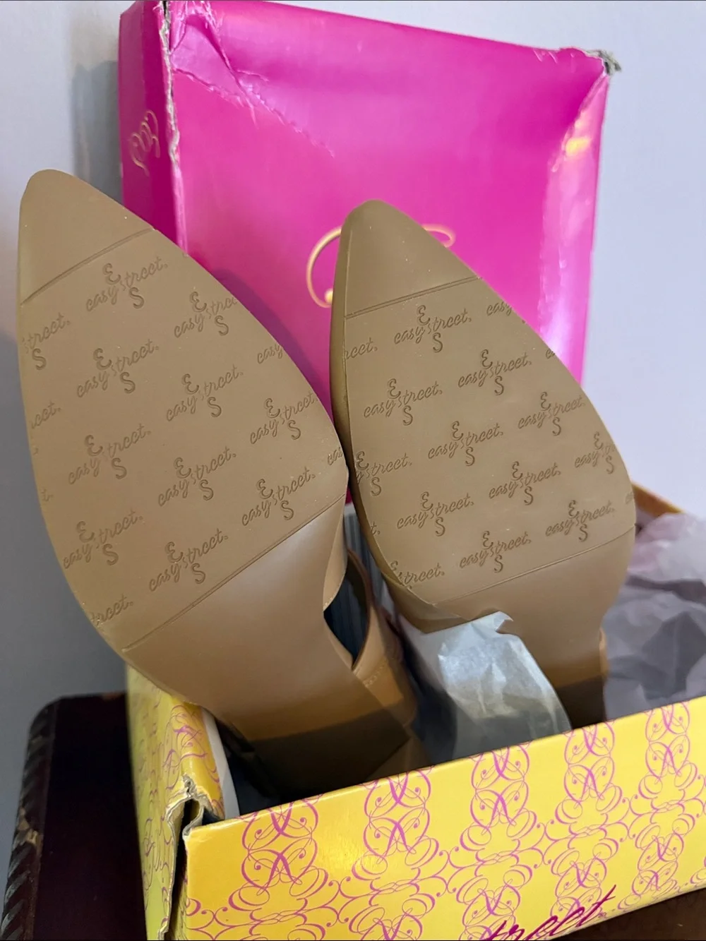 easy street Nude/Tan Pointed Slingback Heels